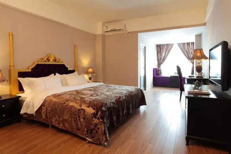 Chengdu House Hotel