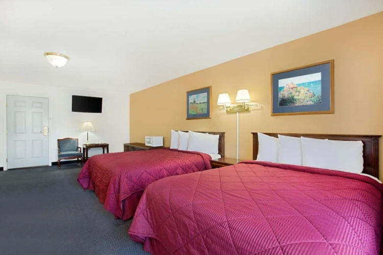 Deluxe Quadruple Suite with balcony