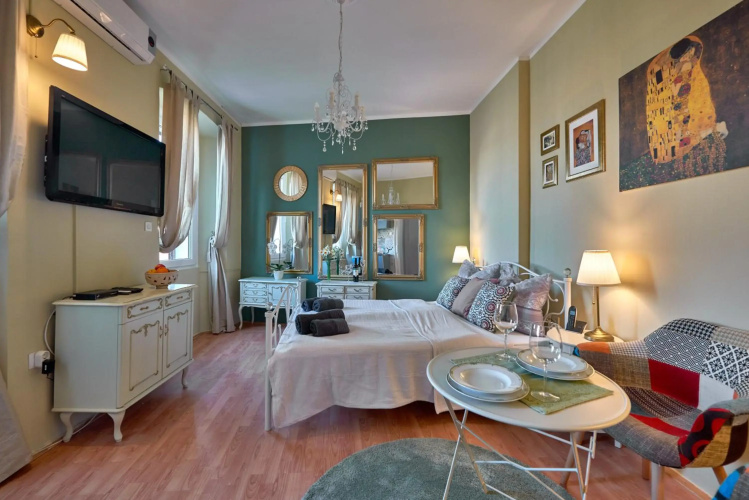 Old City Romantic Studio
