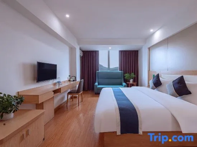 Deluxe Double room with city view