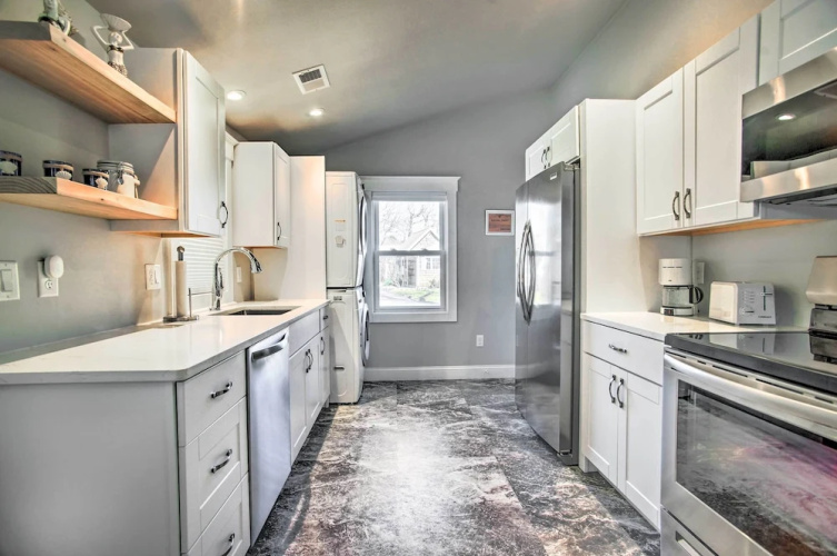Walk to Shore: Updated Buzzards Bay Cottage!