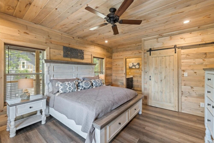 Red Sky Ridge 5 Bedroom Cabin by RedAwning