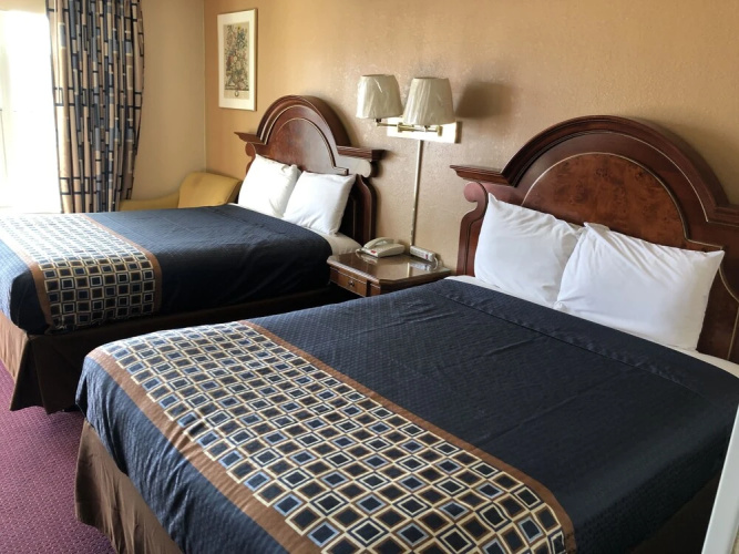 Villa West Inn