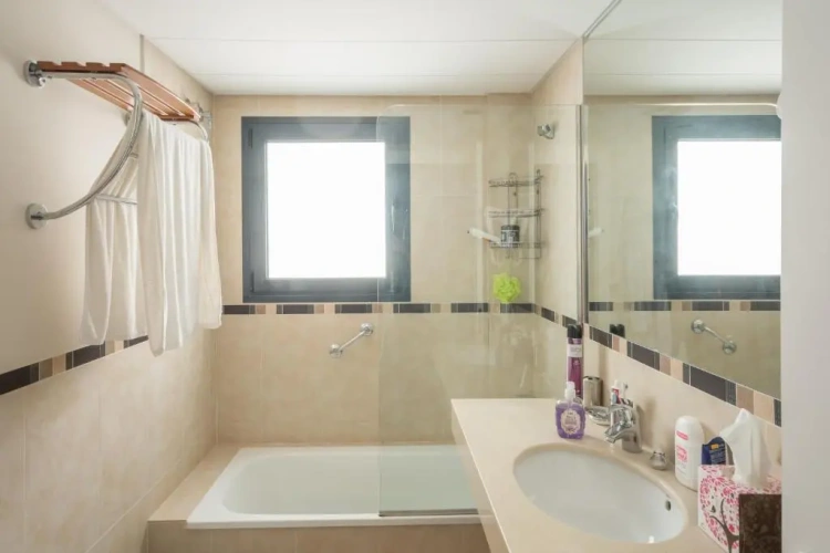 3 Bedrooms Apartment