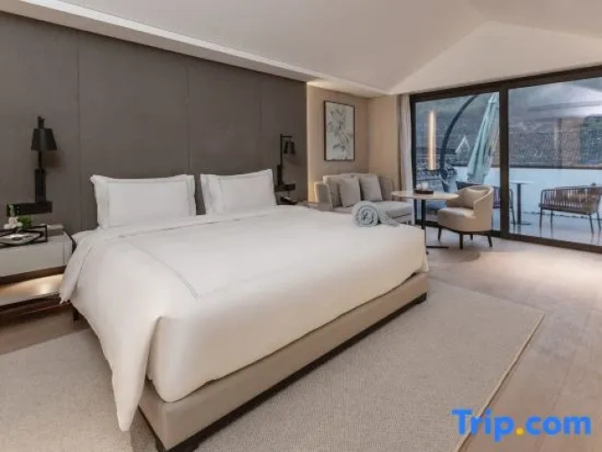 Standard Double room with lake view