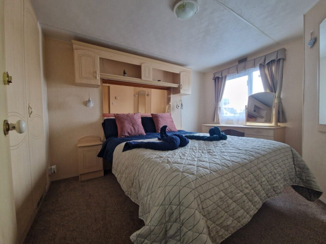 2 Bed Caravan - Sleeps 6 - Pets - Pool - Parking