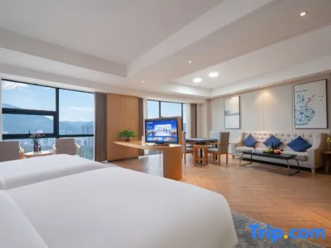 Deluxe Double Suite with panoramic view