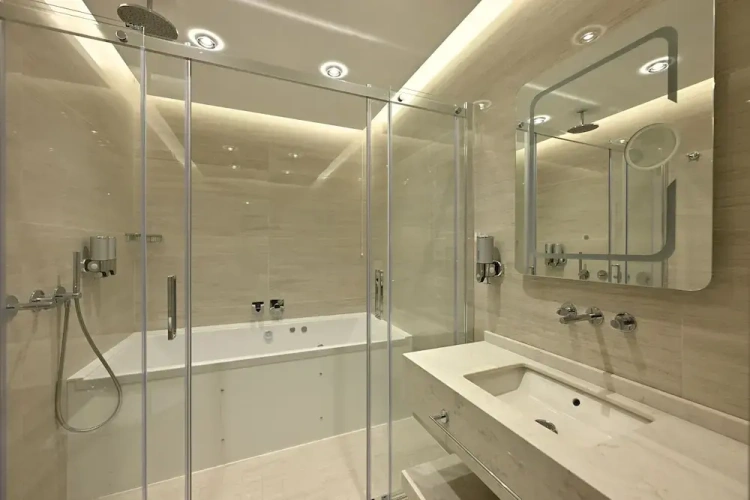 Suite with city view