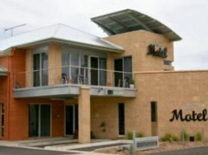 Strath Motel