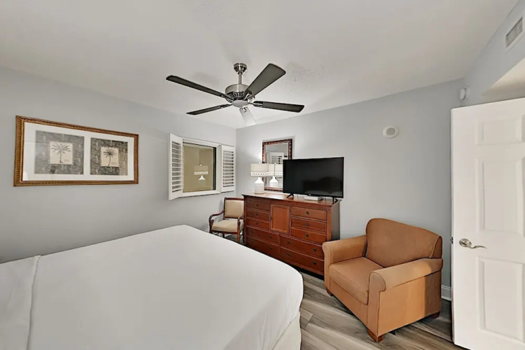 606islav 3 Bedroom Condo