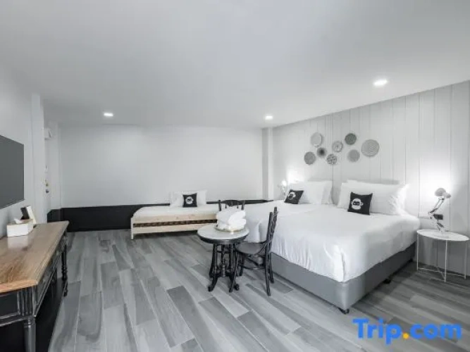 Deluxe Twin room with city view