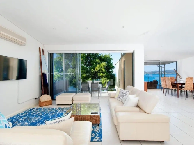 3 Bedrooms Apartment