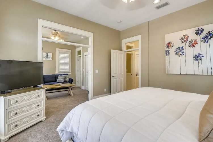 Paradise Pointe - Gorgeous 4 BR home with pool by RedAwning
