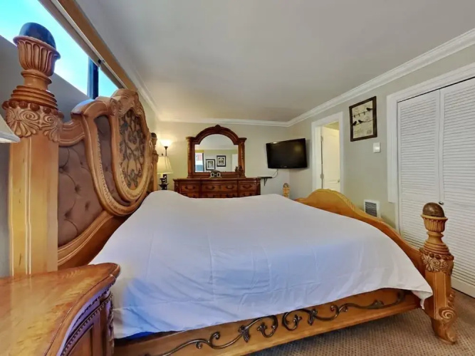 Deluxe Condo with Fireplace (Unit 623 at 1849)