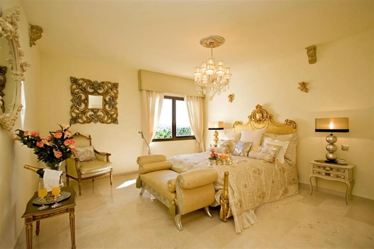 19567 - Unique Luxurious And Palacial Villa