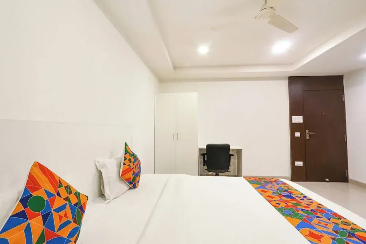 Hotel Blue Dawn - Near DLF Cyber City, Gachibowli
