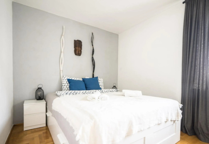 oompH Warsaw Central 3-bedroom Flat