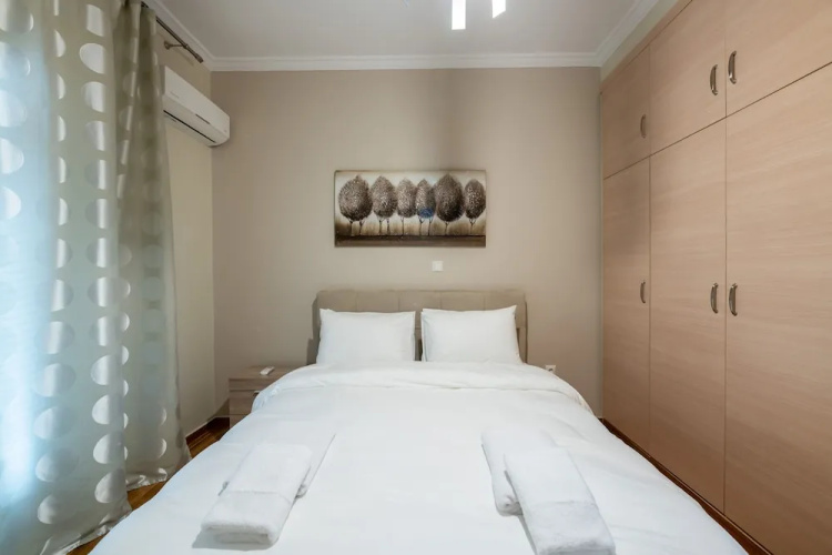 2br renovated flat close to metro