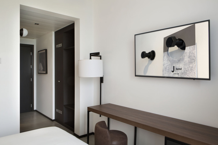 J Hotel photo 15