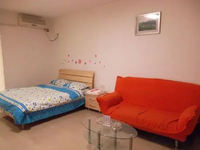Kiss My Family Apartment