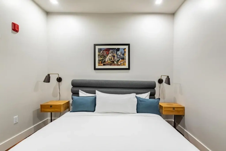 2 Bedrooms Apartment
