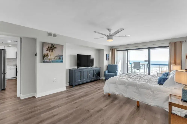 Oceanfront Gem Pool, Balcony, Modern Touch 3 Bedroom Condo