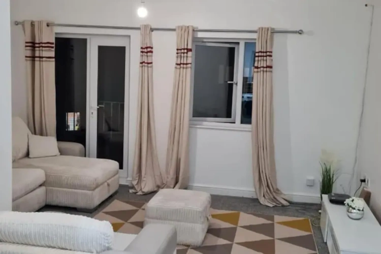 4 Bedrooms Cottage