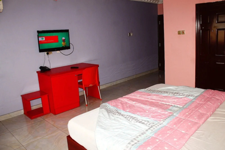 Row Hotel & Suites
