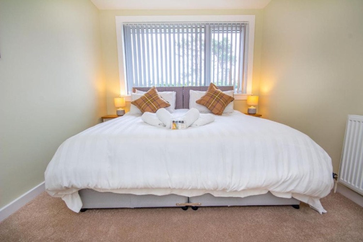 4 Bedrooms Cottage