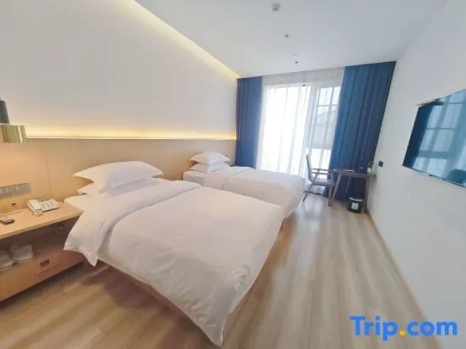 Standard Twin room with garden view