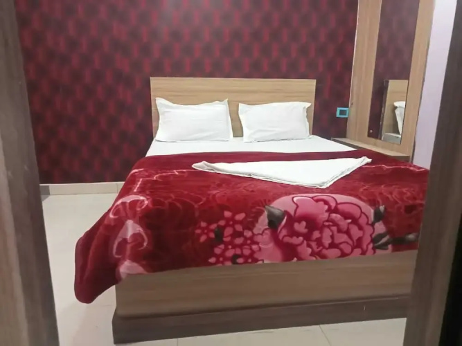 Hotel Regal Heights