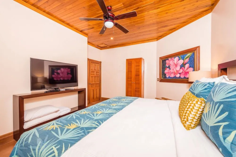 Blue Jewel Oceanfront Private Villa