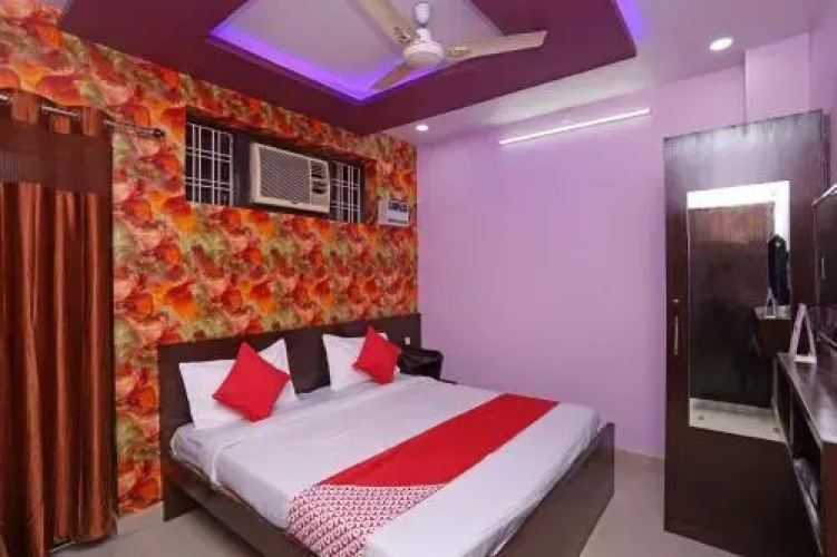 Laxmi Palace By OYO Rooms