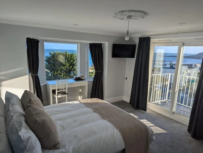 Deluxe Double room with balcony and with sea view