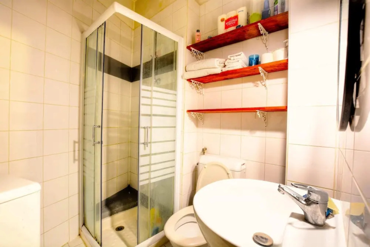 Rustic 1 Bedroom Apartment in Montmarte