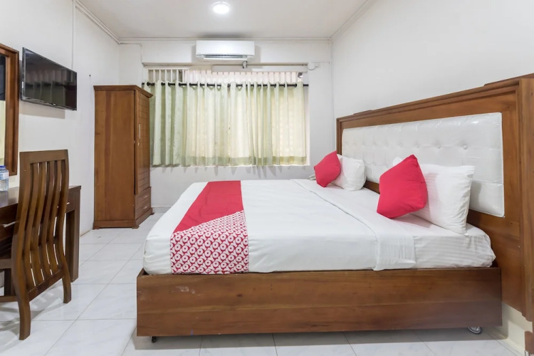 OYO 102 Metro Marine Drive Hotel