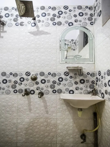 Ravi Palace by OYO Rooms