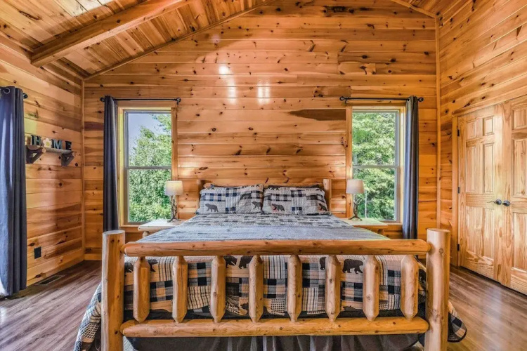 Bear Ridge 3 Bedroom Cabin by RedAwning