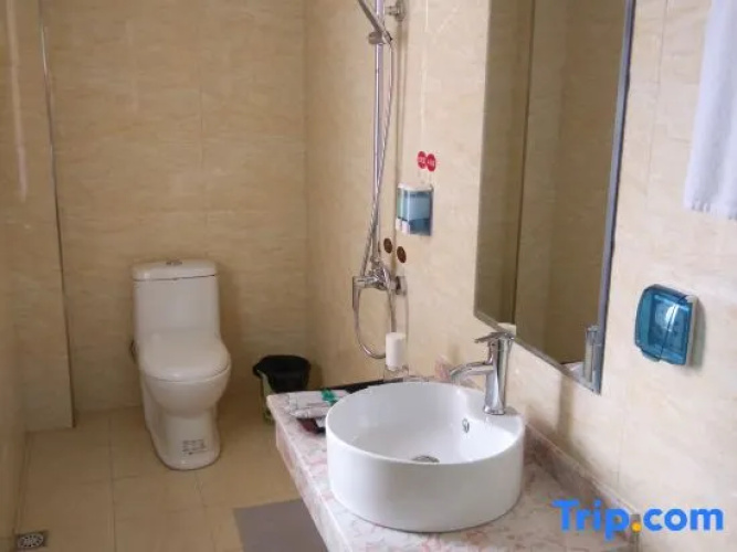 Yunyang Wangzhong Business Hotel