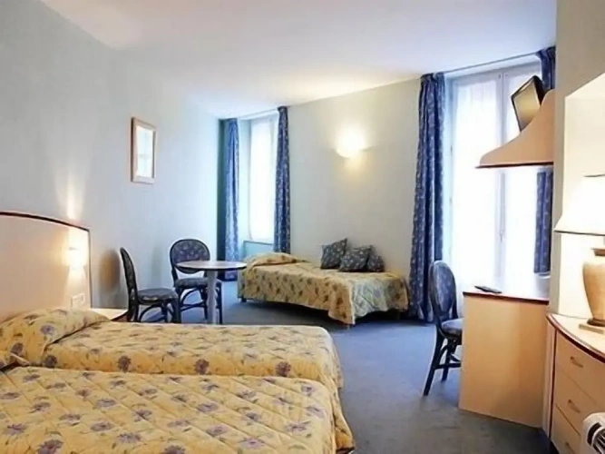 Standard Triple room