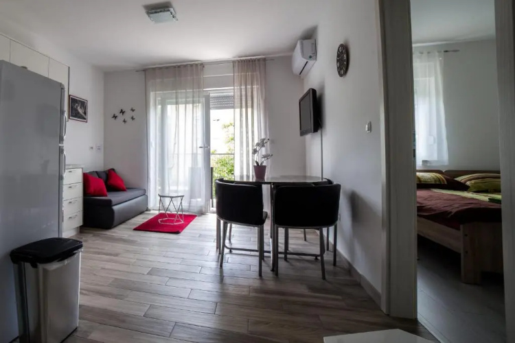Studio Apartman Nina