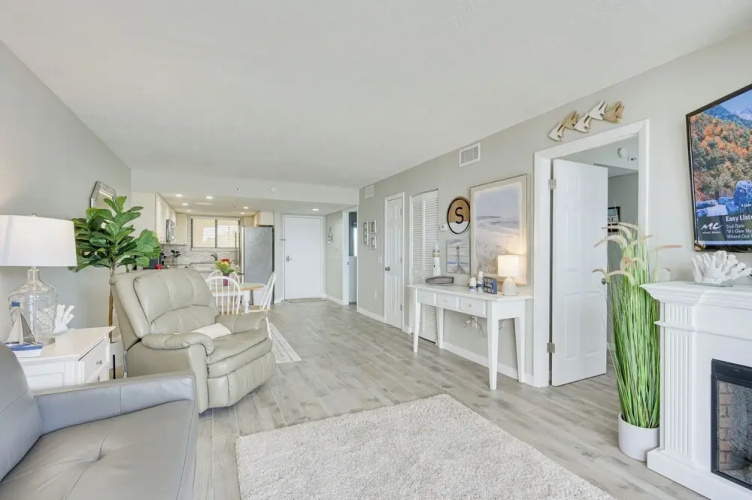 Bright Hudson Condo Rental w/ Gulf-view Balcony!