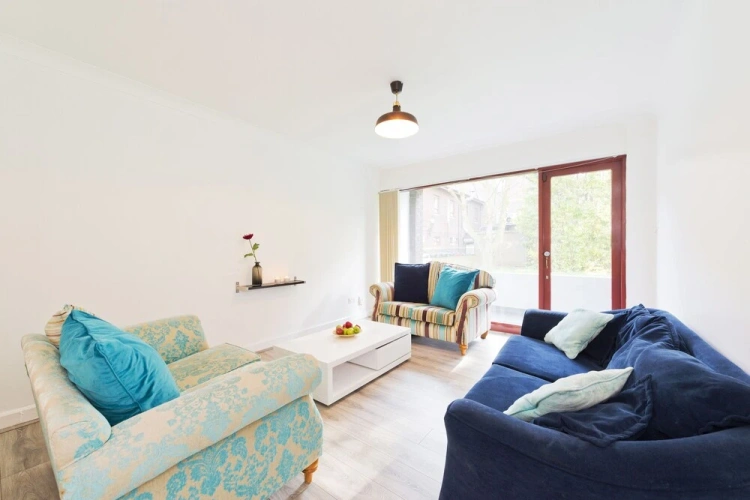 2 Bedrooms Apartment