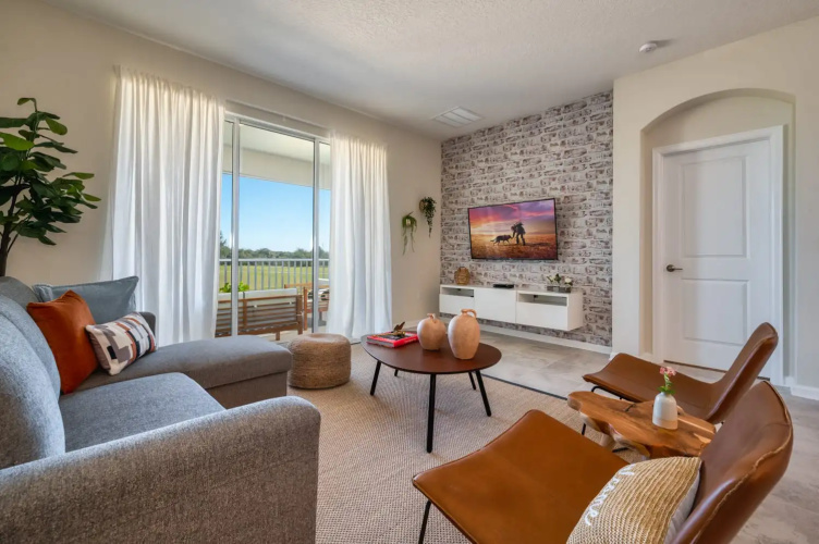 Chic and spacious Condo near Disney