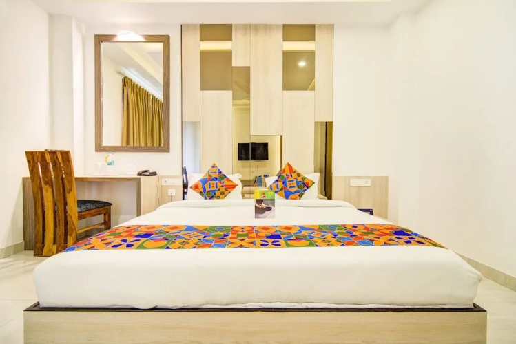 Fabhotel Yellow