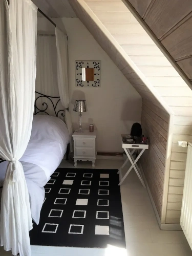 1 Bedroom Standard Quadruple Family room