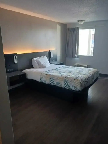 Hotel 465 by Regency Inn & Suites