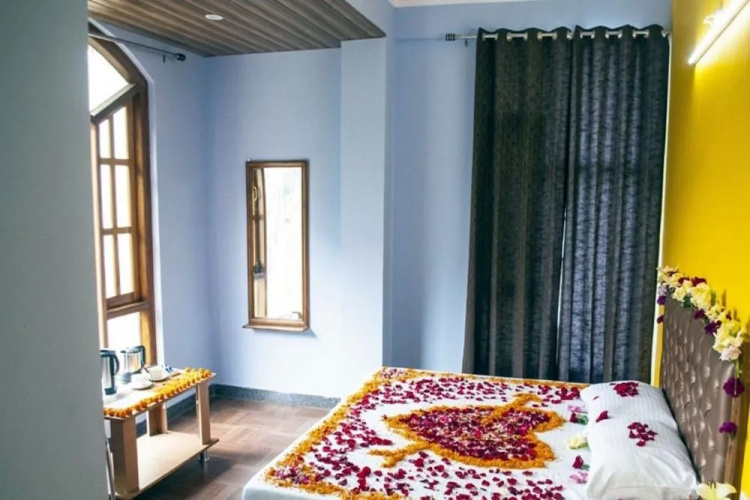 Goroomgo Divine Hills Shimla