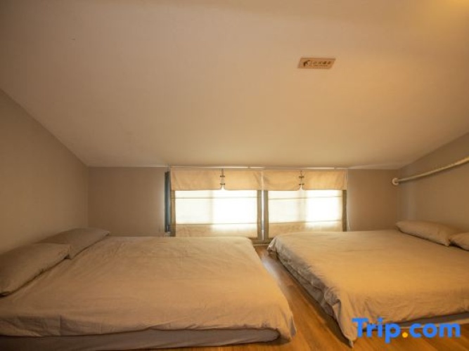 Standard room with mountain view