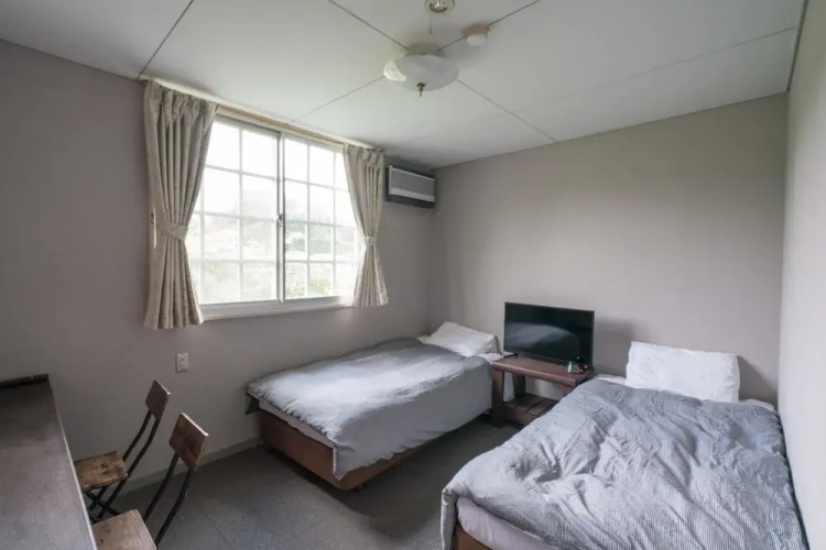 Guesthouse leaf